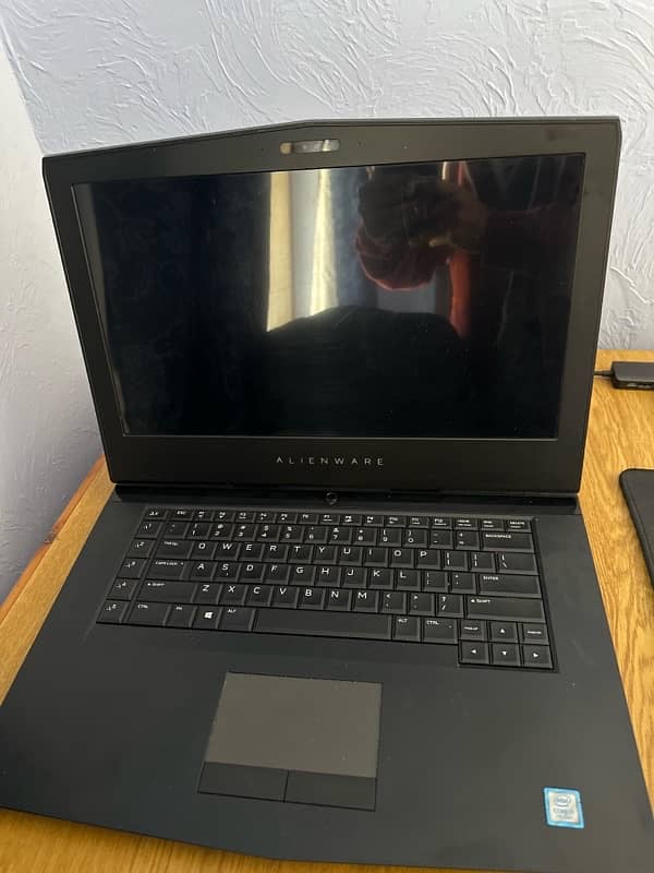 Alienware 15R3 Gaming – i7, GTX 1070, 16GB RAM, 256GB SSD + 1TB HDD 1