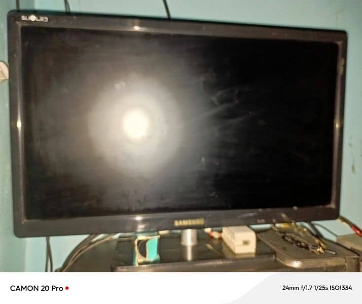 Samsung Malayisia 24" LED TV (Minor Shade) 1