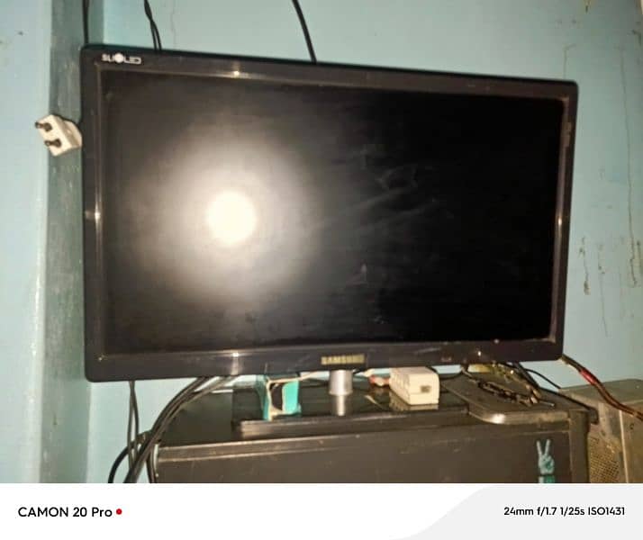 Samsung Malayisia 24" LED TV (Minor Shade) 2