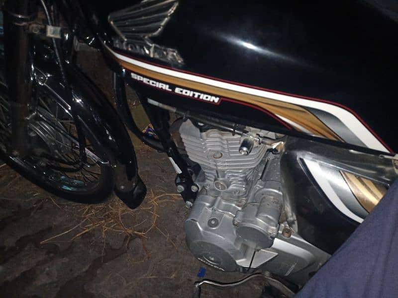 honda 125 with gold number urgent sale 7