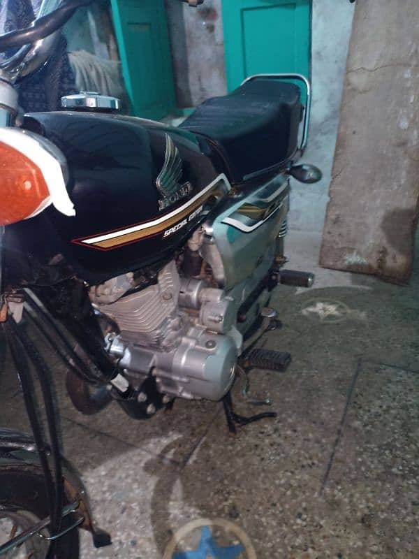 honda 125 with gold number urgent sale 16