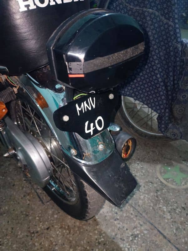 honda 125 with gold number urgent sale 17