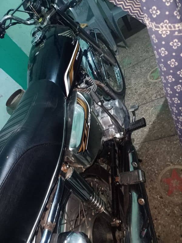 honda 125 with gold number urgent sale 19