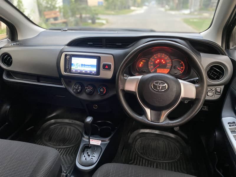 Toyota Vitz 2015 F 1.0 12