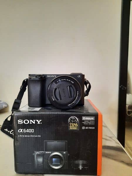 sony a6400 with kit lens 16-50mm 0