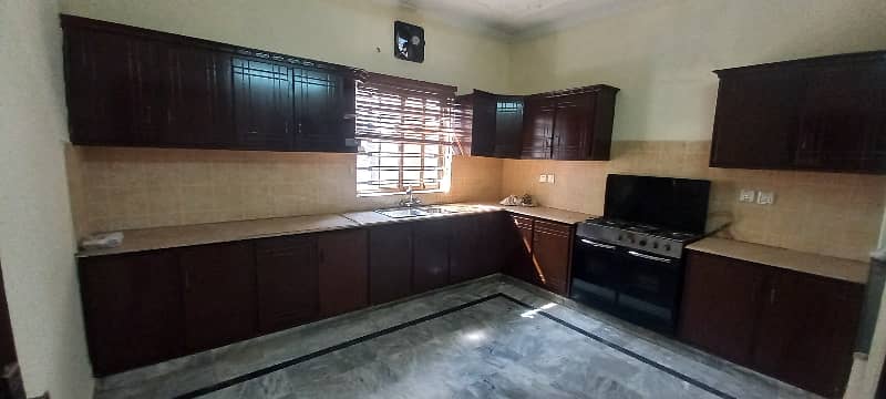 3 Bedroom Upper Portion Park Facing For Rent 1