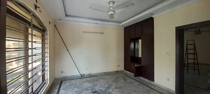 3 Bedroom Upper Portion Park Facing For Rent 3