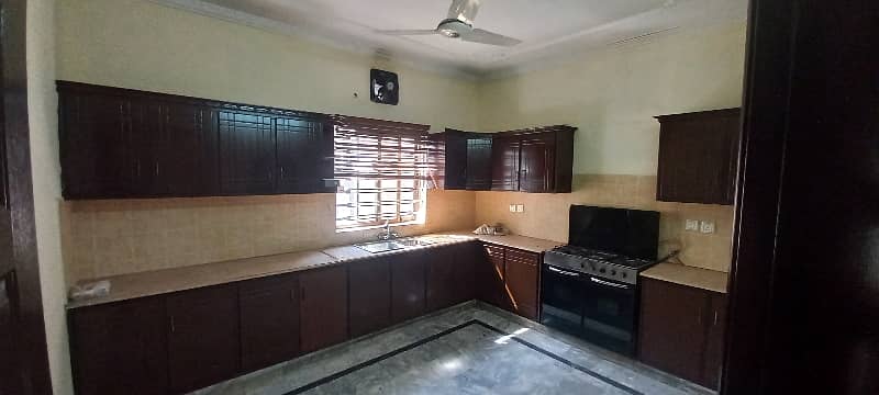 3 Bedroom Upper Portion Park Facing For Rent 6