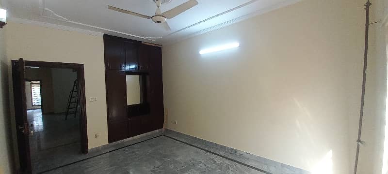 3 Bedroom Upper Portion Park Facing For Rent 9