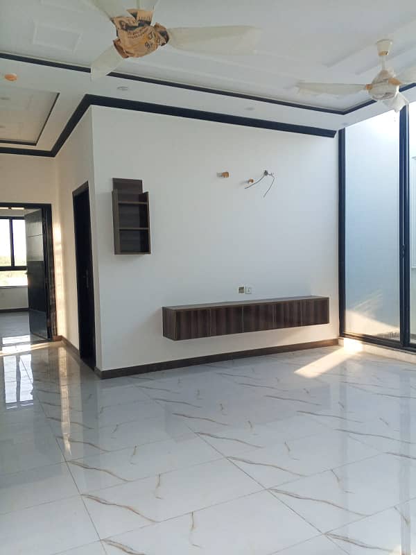 1 Kanal Brand New Upper Portion Available For Rent In DHA Phase 7 2