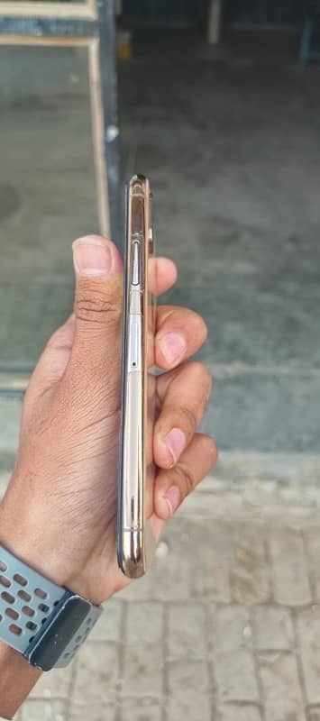 iPhone XS non PTA 5