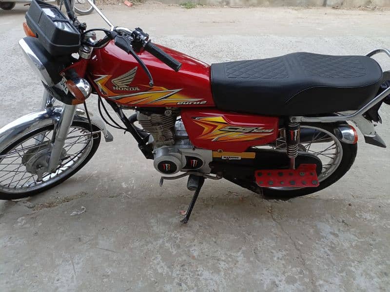 Honda 125  2022/ 21/ do bikes  model all Punjab number 6