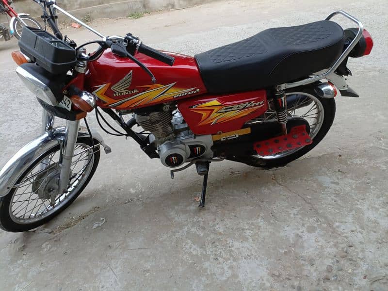 Honda 125  2022/ 21/ do bikes  model all Punjab number 7