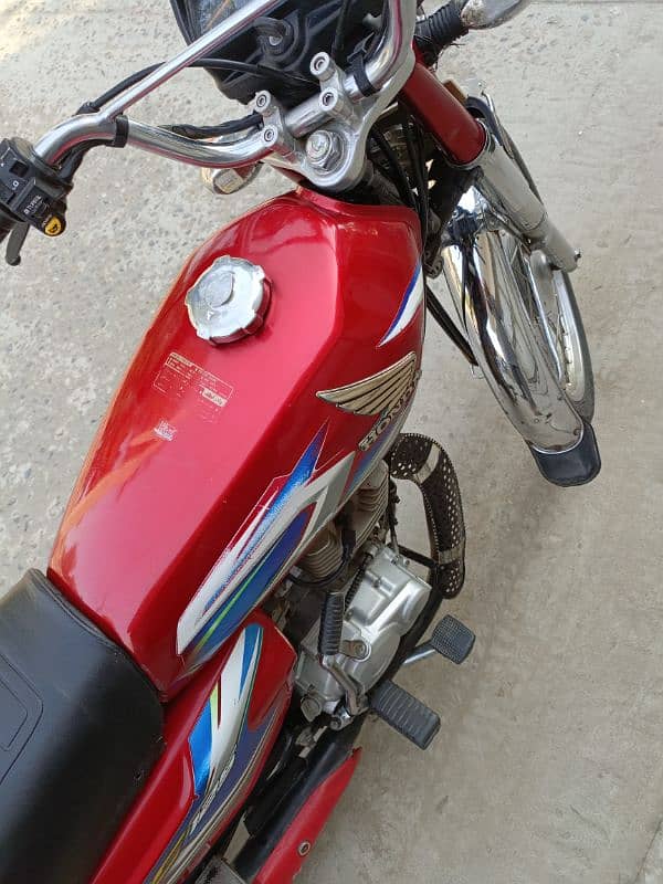 Honda 125  2022/ 21/ do bikes  model all Punjab number 10