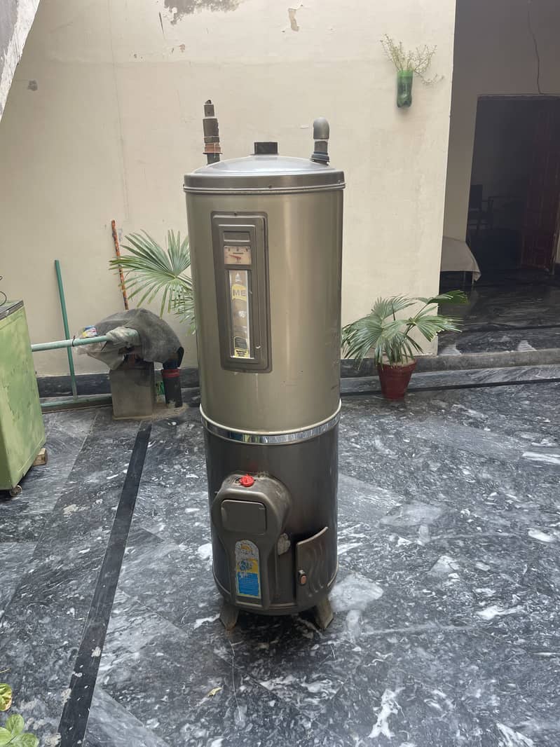 Gas geyser 30 litre for sale 1