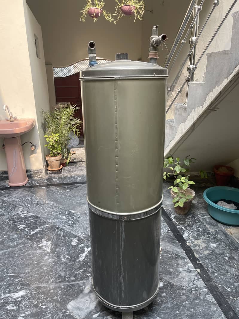 Gas geyser 30 litre for sale 2