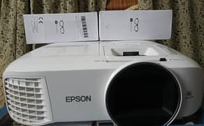 EPSON HOME CINEMA 2100,3-D PROJECTOR W/ REMOTE + 2 x 3D glassess