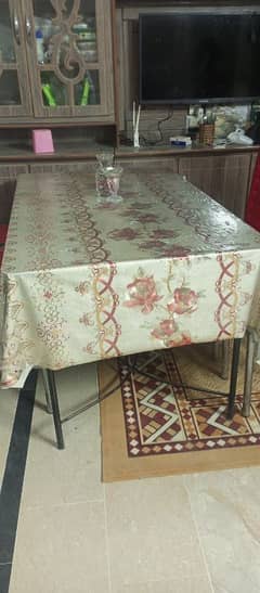 sale dinning table in good condition