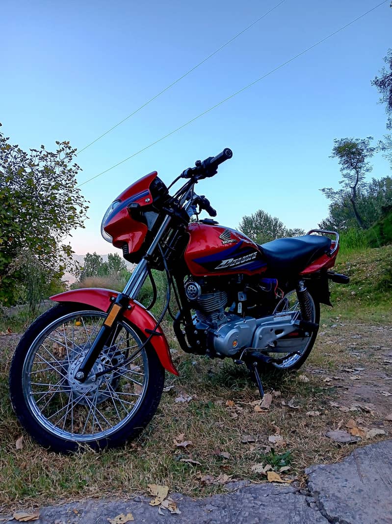 Honda CG 125 Deluxe 2017 4