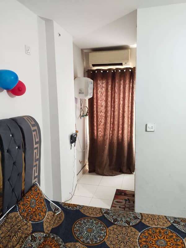 Par day 1bed apartment for rent available 5