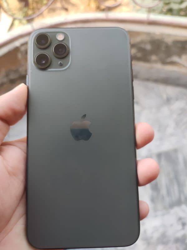 Iphone 11 pro max . . . 256gb. . . bettary health 79. . . jv sim chalni ha abi 1