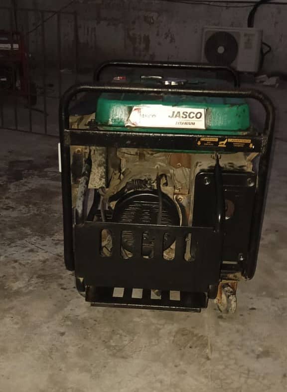 JASCO J8000S - 8 kVA (6.5 kW) 1