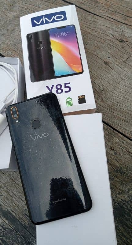 vivo y85  0328/0200/456 cll or whatsapp 2