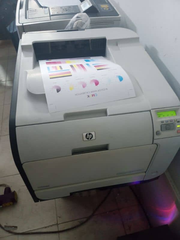 HP Color Laserjet CP2025DN 1