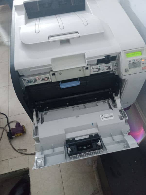 HP Color Laserjet CP2025DN 4