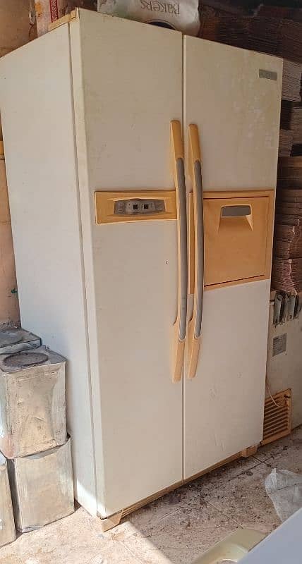 Refrigerator For Sale 0