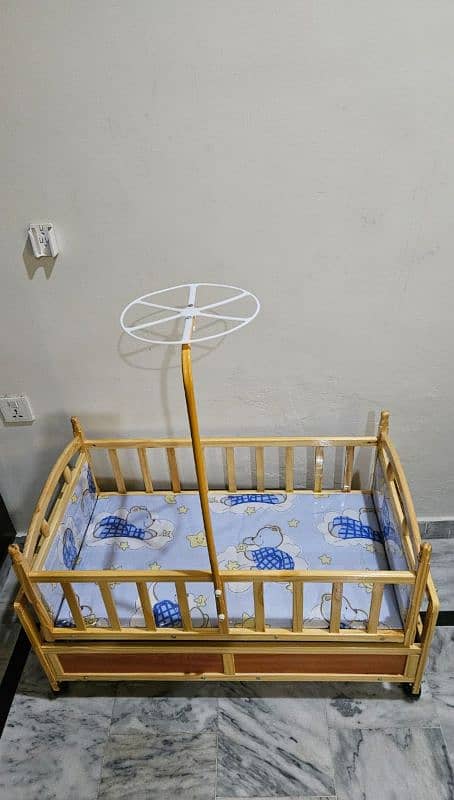 Junior baby cot and swing 4