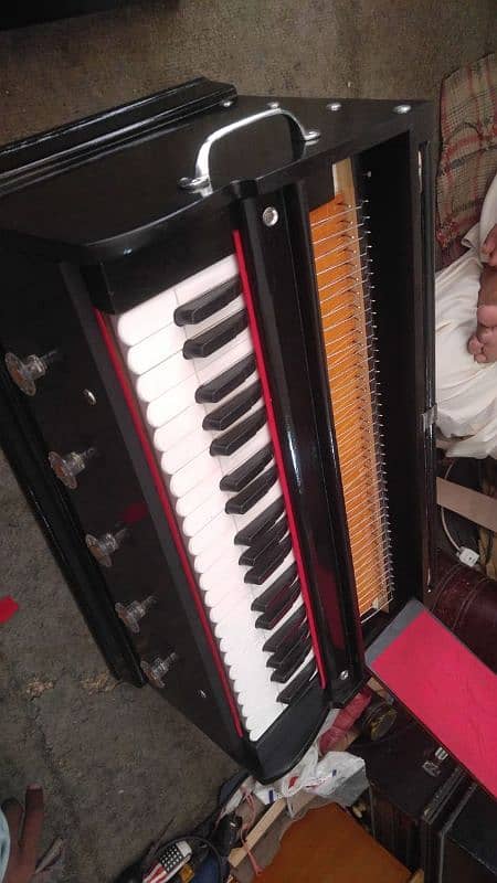 Indian harmonium brand new 3