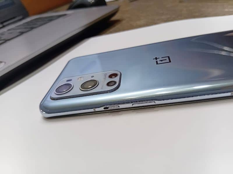 Oneplus 9 Pro 5G with Green Line 6