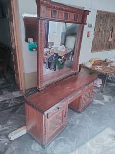 CHANIOTI DRESSING TABLE.