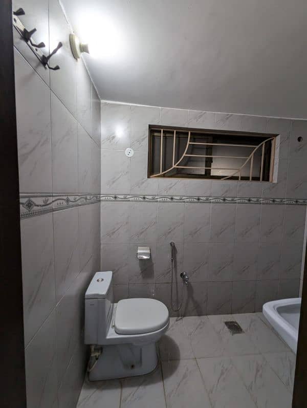 1-Kanal finished house for sale in D-Block, Izmir Town society 17