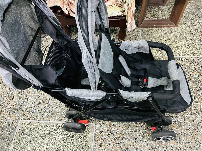 Pram for twins and toddlers 4