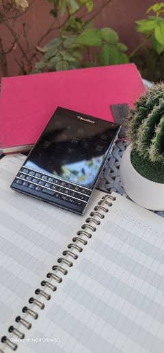 Blackberry passport in lush condition (Non pta) sim working