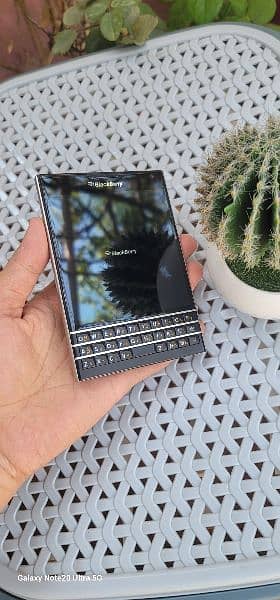 Blackberry passport in lush condition (Non pta) sim working 5