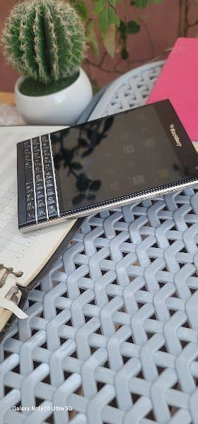 Blackberry passport in lush condition (Non pta) sim working 9