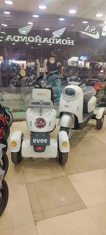 evee 3 wheel ( three wheel ) Electric Scooty 1