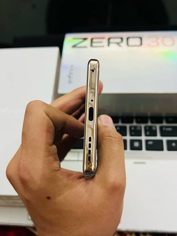 INFINIX ZERO 30 3