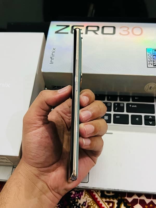 INFINIX ZERO 30 5