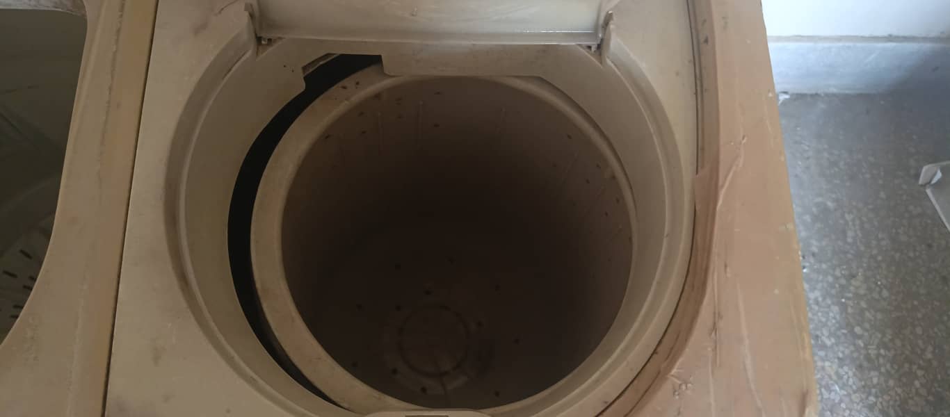 washing machine & dryer For sale urgent only serious Log e rabta kry 1