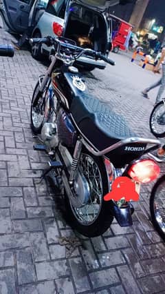 Honda 125 self start edition 10 by 10 black colour