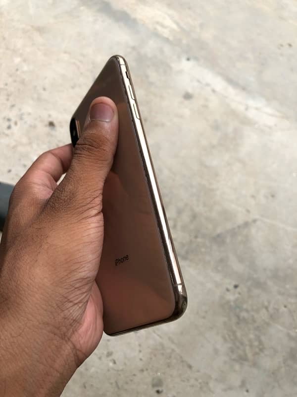 Apple iPhone xs max 3