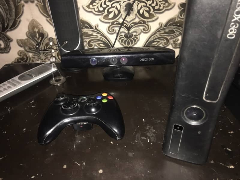 xbox 360 silm 200gb and 19 games and camera 4