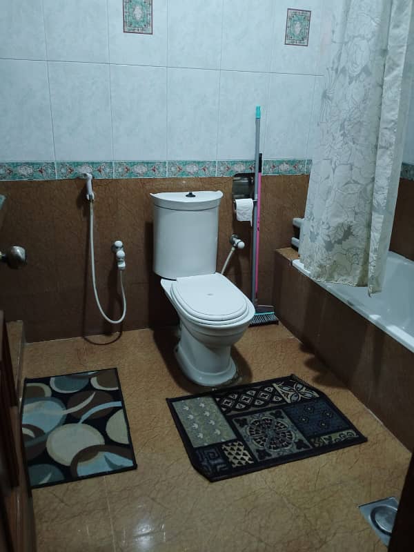 FURNISHED HOUSE AVAILABLE FOR RENT IN KARIM BLOCK 1