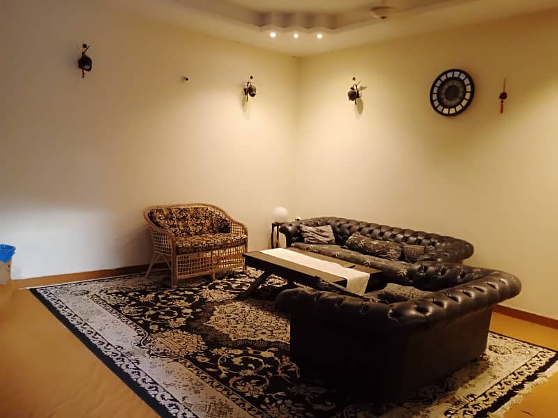 FURNISHED HOUSE AVAILABLE FOR RENT IN KARIM BLOCK 19