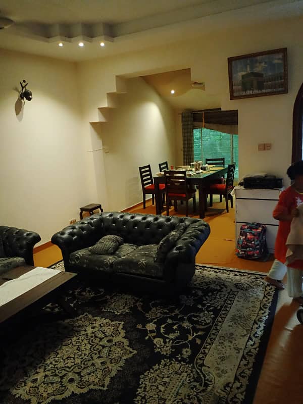 FURNISHED HOUSE AVAILABLE FOR RENT IN KARIM BLOCK 20