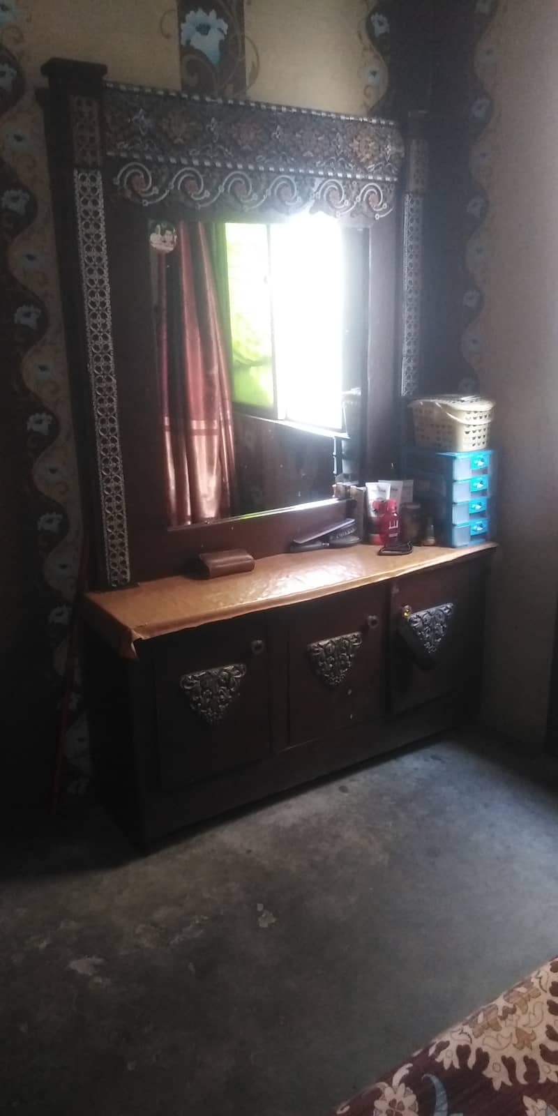 Double bed and dressing table for sale 3 years old 2